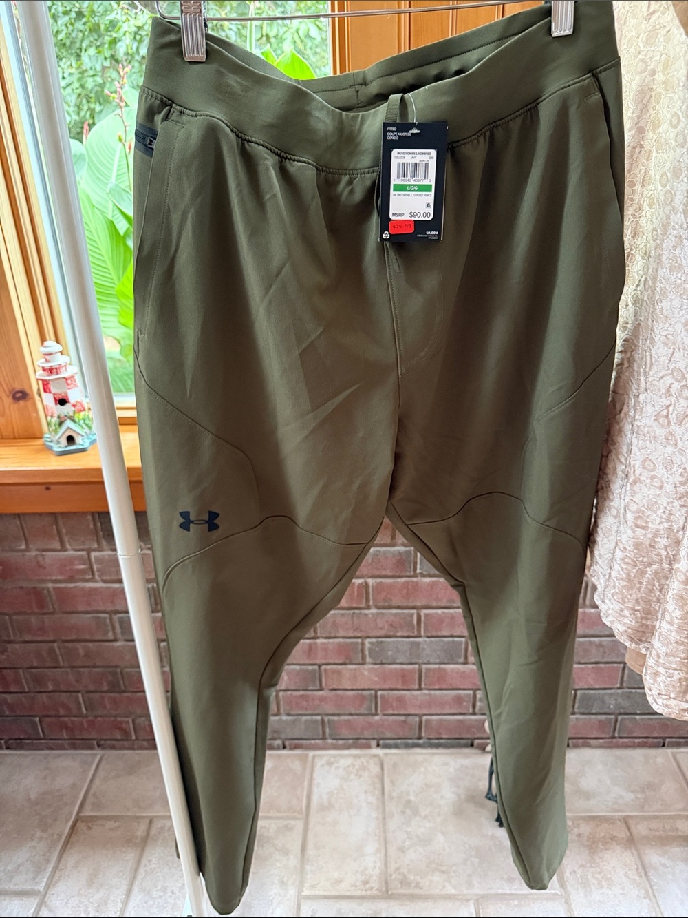 Under Armour Men’s Olive Green Athletic  Fitted Tapered Pants